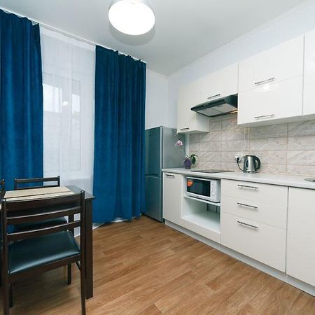 Cozy Apartment on Gmyri 12b near metro Poznyaki Kiev Dış mekan fotoğraf